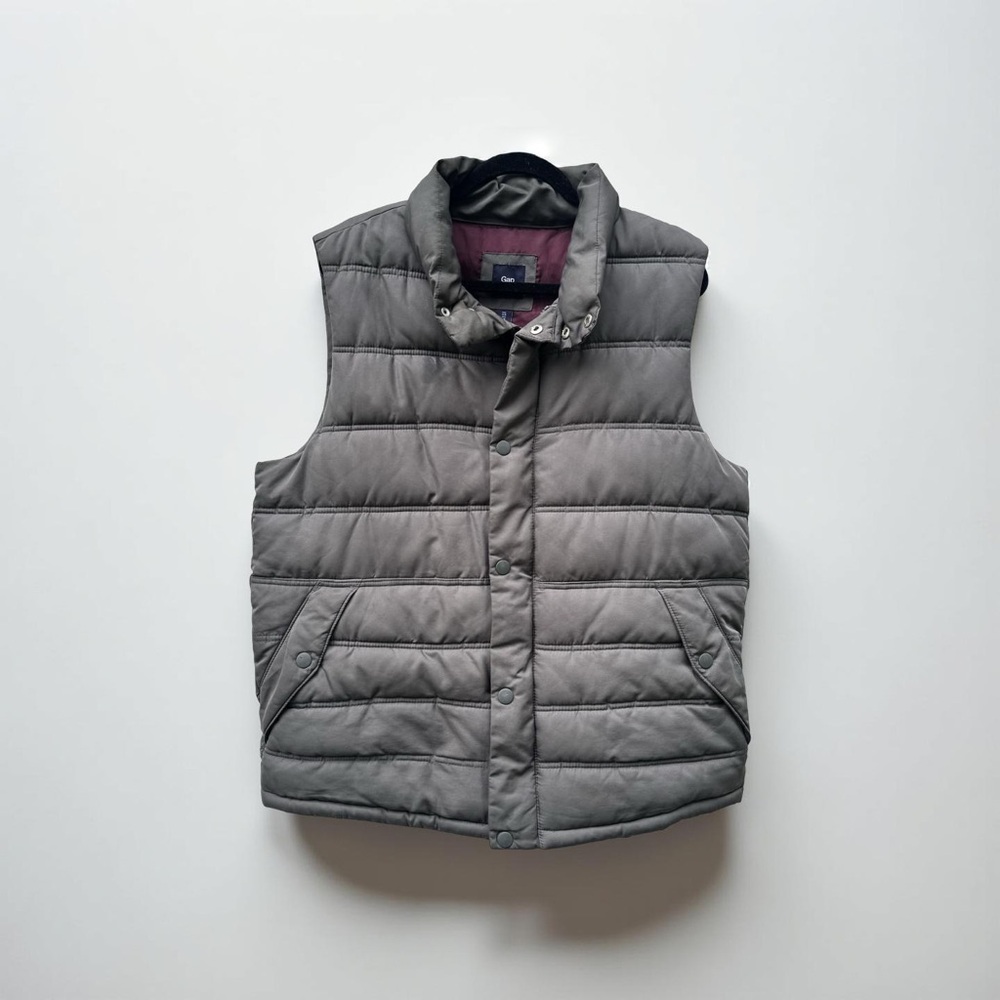 GAP Unisex Puffer Vest  - Size Medium Zip Up With Buttons (Gray/Maroon Inside)
